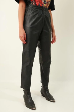 calça 100% couro cintura alta vintage - Capichó Brechó