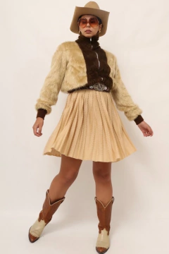 jaqueta cropped pelucia marrom gola alta - Capichó Brechó