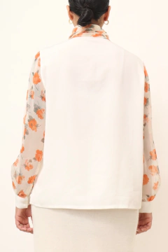 Camisa branca mangas gola flores - Capichó Brechó