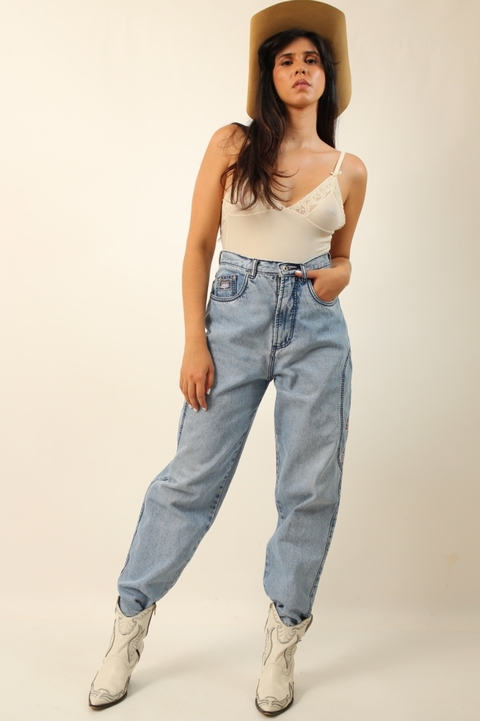 calça jeans cintura mega alta recorte lateral
