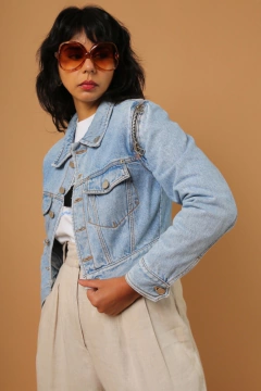 Jaqueta jeans cropped ziper costas PP \ - Capichó Brechó
