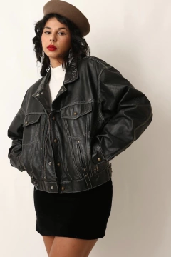 Jaqueta couro tachas vintage exclusiva