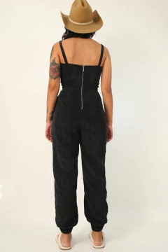 macacão veludo cotele recorte busto