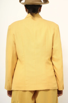 Blazer amarelo ombreira vintage na internet