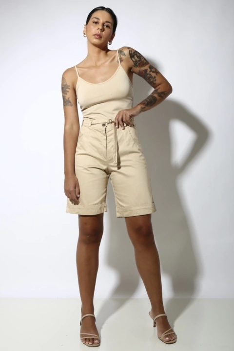Bermuda cintura alta caqui elástico costas 