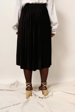 Saia plissada veludo preta midi