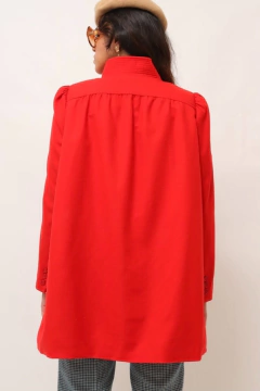 Casaco vermelho ombreira vintage 100% LÃ - Capichó Brechó