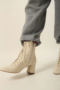 Bota couro Zara off white cadarco
