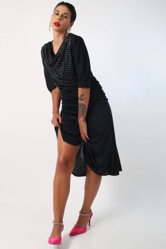 Vestido drapeado aplique brilho ombreira na internet