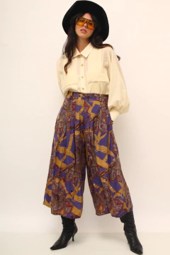Calça roxa pantacourt estampada - comprar online