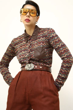 Camisa estampa 70´s gola marrom na internet