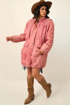 Parka nylon rosa acetinada forrada vintage na internet