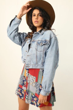 Jaqueta cropped jeans recorte na internet