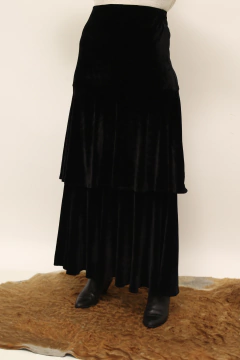 Saia preta veludo vintage camadas - Capichó Brechó