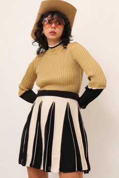tricot dourado com det preto vintage - Capichó Brechó