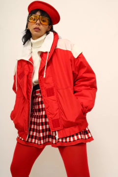 Jaqueta Puffer vermelha esportiva recorte branco garimpada Portugal - comprar online