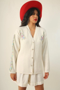 Cardigan flores bordado lilas mangas e frente - comprar online