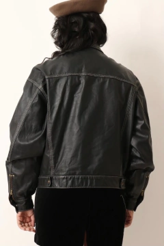 Jaqueta couro tachas vintage exclusiva - comprar online