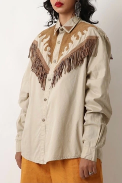 camisa franja bege det camurça cavalo costas - comprar online