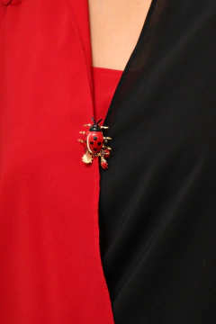 Blusa traspassado vermelho com preto joaninha - Capichó Brechó