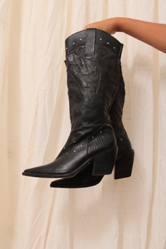 Bota couro preta vintage 37 - Capichó Brechó
