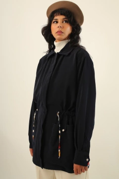 parka azul marinho estampa costas na internet