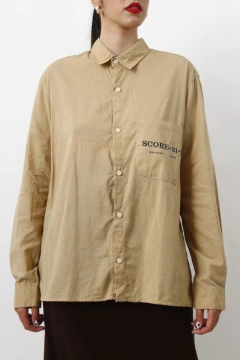 Camisa bege bolso estampa expedição - Capichó Brechó