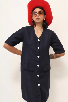 Imagem do vestido linho azul botoes couro branco