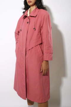 Trenc Coat levinho ombreira vintage  forrado goiaba na internet