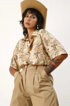 camisa estampada bege vintage levinha