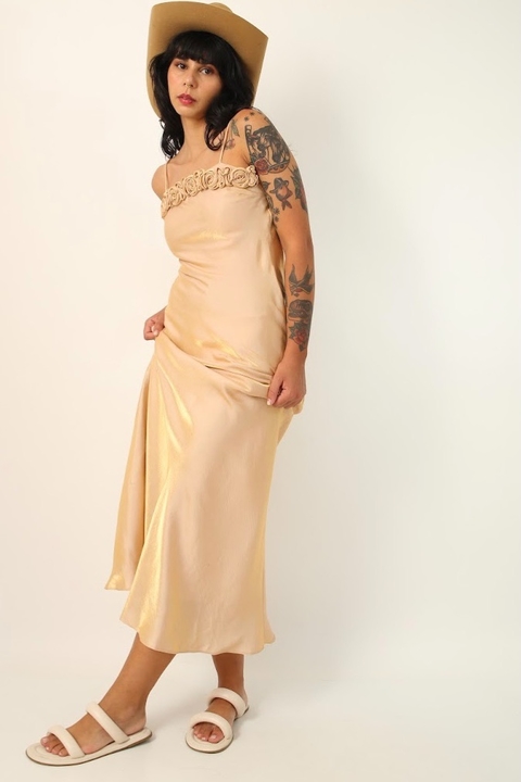 vestido festa dourado detalhe flores