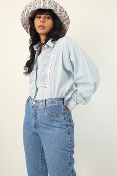 Camisa azul recorte flores cowboy vintage na internet