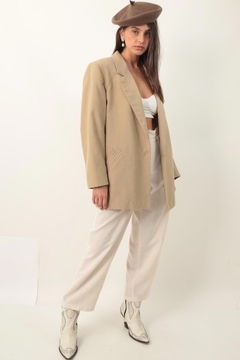 Blazer bege recorte ombro vintage rustico - Capichó Brechó