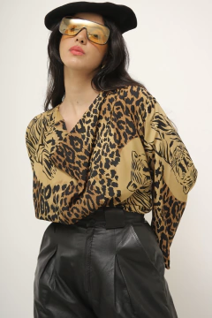 Camisa onça vintage gola boba - comprar online