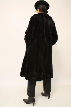 Imagem do Casaco preto pelo longo vintage sintetico