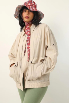 Jaqueta bomber levinha bege - comprar online