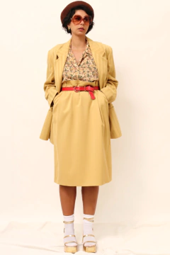 Conjunto de alafaiataria amarelo saia + blazer - Capichó Brechó
