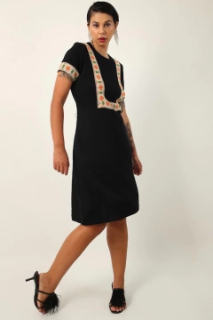 Imagem do Vestido tricot preto detalhe floral