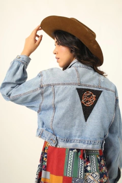 Jaqueta cropped jeans recorte