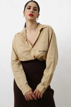 Camisa bege bolso estampa expedição - Capichó Brechó