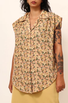 Camisa estampada rosa antigo flores amarela