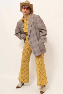 Blazer xadrez marrom camelo claro ombreira over na internet
