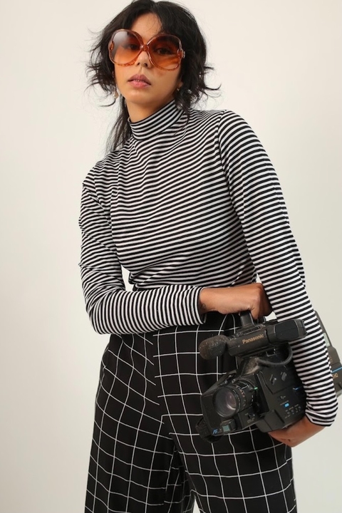 Blusa listras gola alta vintage justa