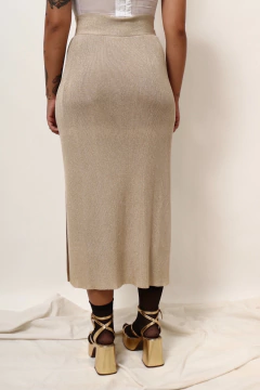 Saia midi dourada fenda festa