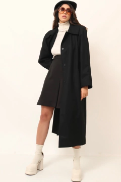 Casaco preto forrado reto CORI - comprar online