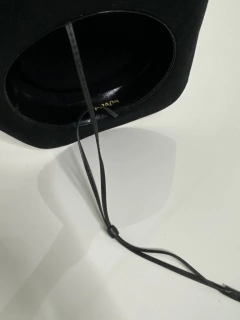 Chapéu PRADA PRETO original puxador couro  - loja online