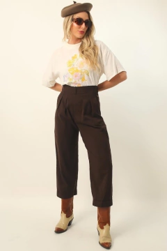 calça pantacourt marrom alfaiataria
