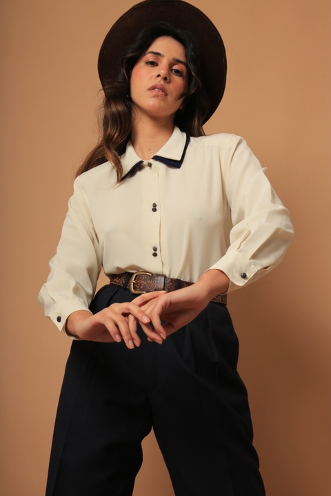 camisa off white com marinho nave vintage