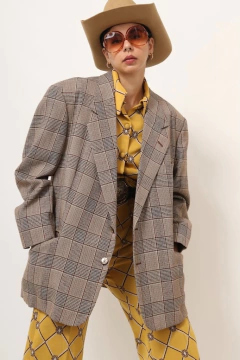 Blazer xadrez marrom camelo claro ombreira over na internet