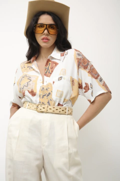 Camisa branca estampa flores 90´s marrom ( clock house) - Capichó Brechó